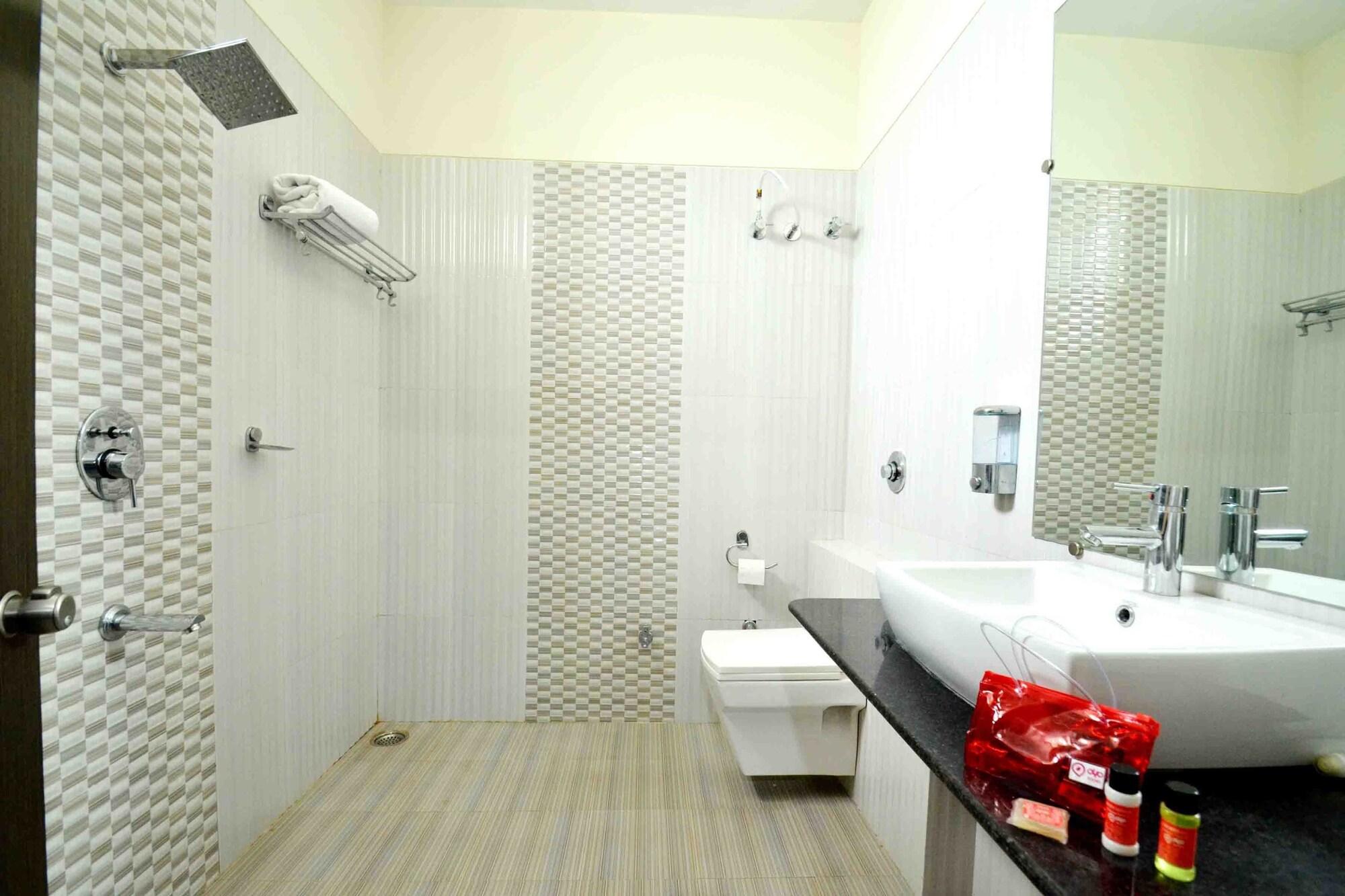 Capital O 1546 The Sensation Hotel Indore Luaran gambar