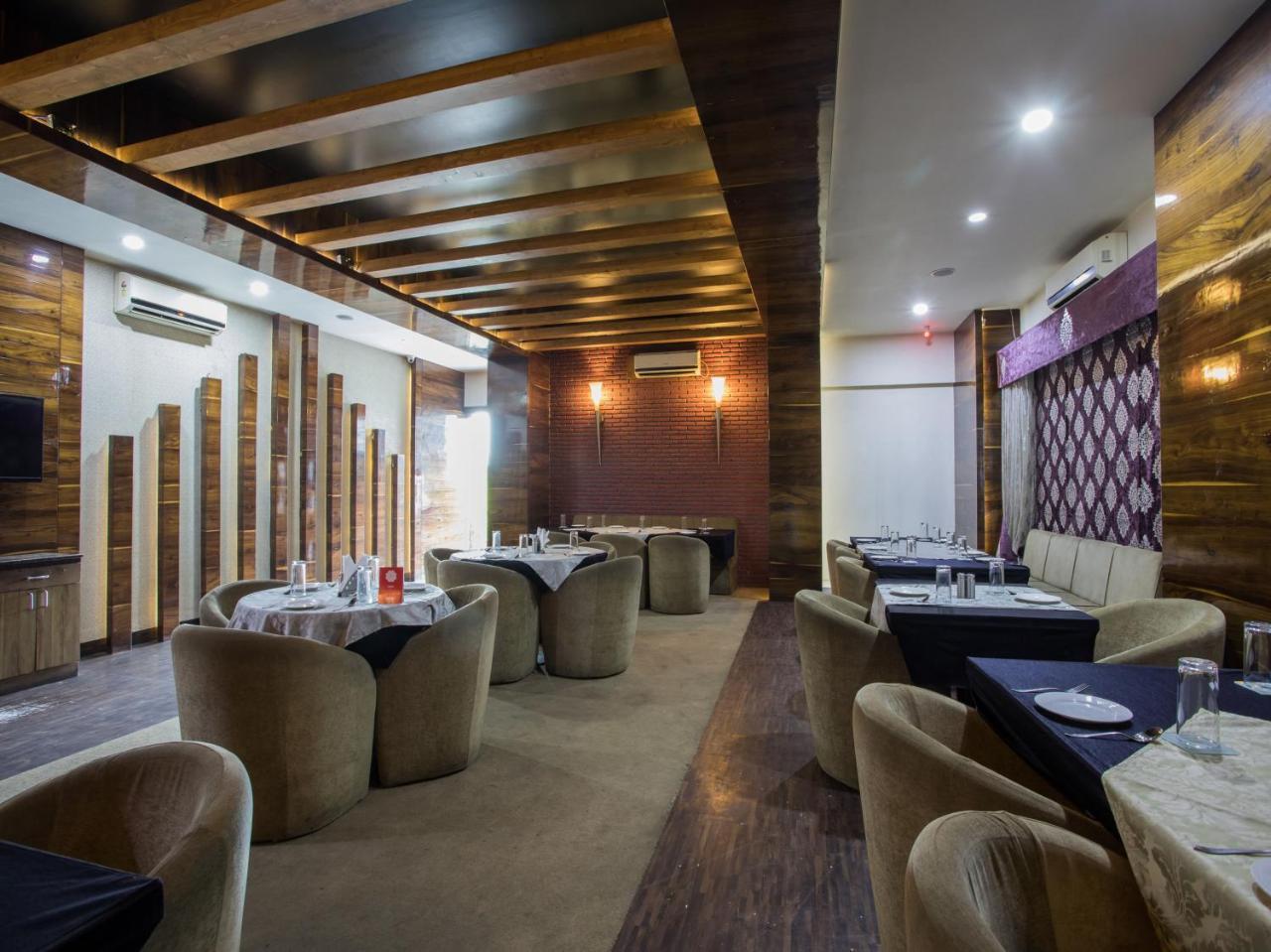 Capital O 1546 The Sensation Hotel Indore Luaran gambar