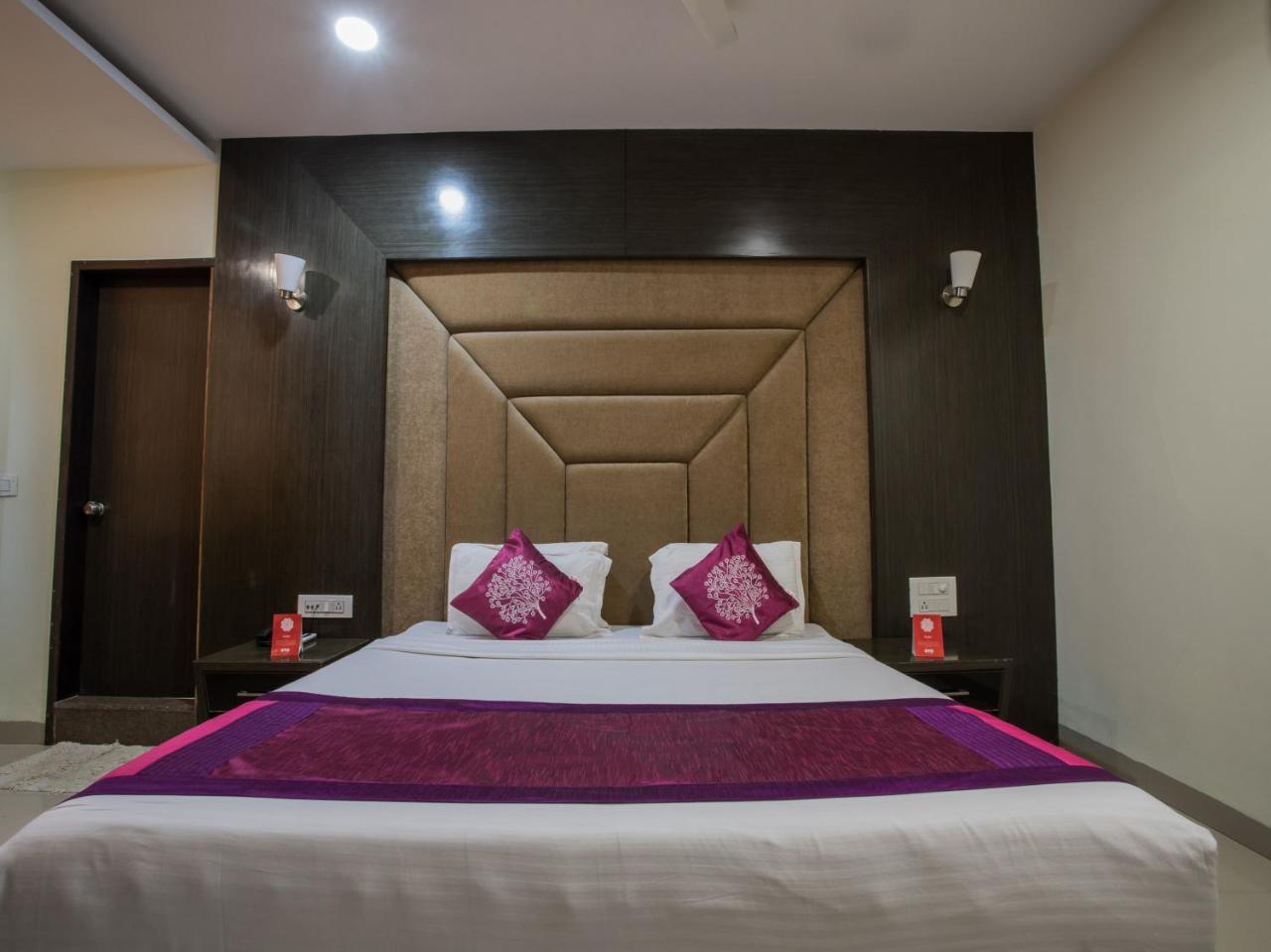Capital O 1546 The Sensation Hotel Indore Luaran gambar